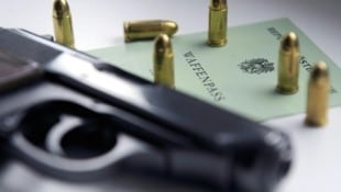 Wer in Österreich eine Schusswaffe der Kategorie B haben möchte, muss gewisse Voraussetzungen erfüllen. (Bild: APA/HANS KLAUS TECHT)