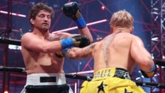Ben Askren (l.) bei einem Boxkampf gegen Jake Paul