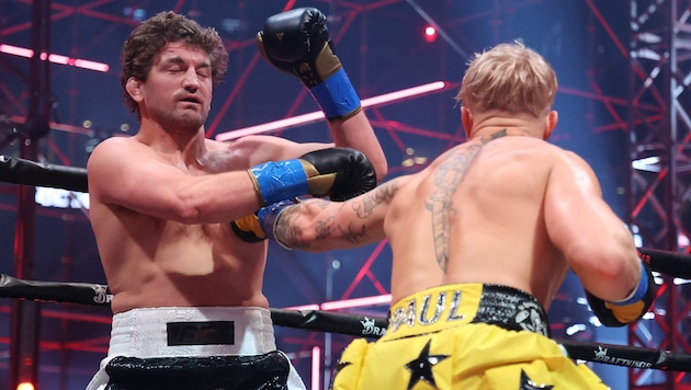 Ben Askren (l.) bei einem Boxkampf gegen Jake Paul