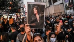 Der durch Polizeigewalt herbeigeführte Tod der 22-jährigen kurdischstämmigen Iranerin Jina Mahsa ...
