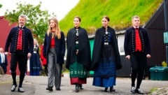 Royale Runde in Tórshavn! Frederik, Mary und Josephine starten ihren Färöer-Trip mit einem ...