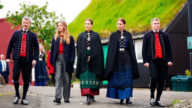 Royale Runde in Tórshavn! Frederik, Mary und Josephine starten ihren Färöer-Trip mit einem ...