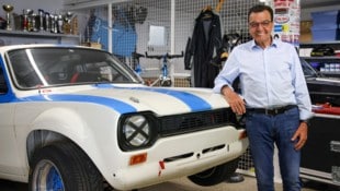 Max Lampelmaier mit seinem Auto.