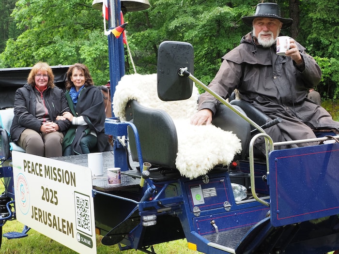 Mit sechs Kutschen fahren die Teilnehmer die Glocke durch Niederösterreich. Sie trägt die ...