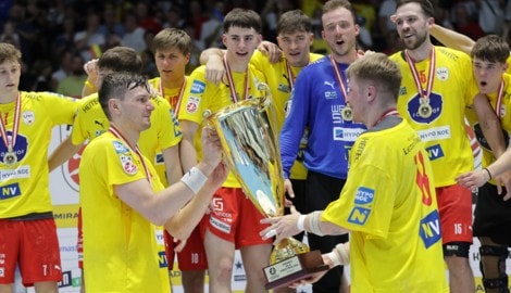 Daniel Dicker (li.) verabschiedet sich mit dem Meistertitel. Der Grazer Handballer beendet nun ...