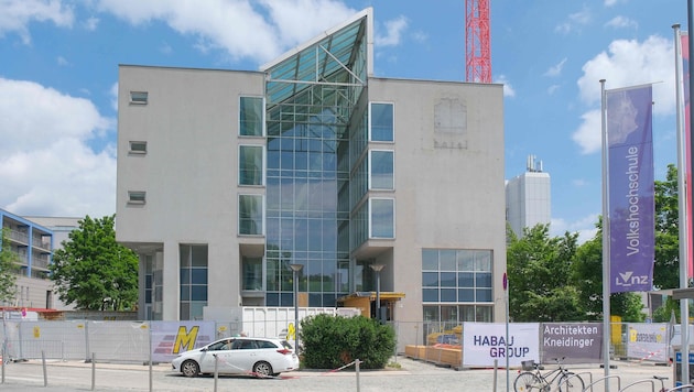 Der Umbau des einstigen Ibis- Hotels in der Kärtnerstraße neben dem Wissensturm, das 2023 für ...