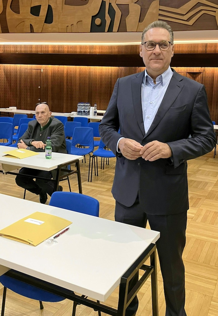 Wurde als Bezirksrat angelobt: HC Strache