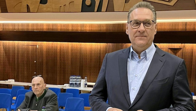 Strache ist jetzt Hinterbänkler in Floridsdorf.