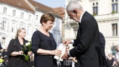Alexander Van der Bellen und Gattin Doris Schmidauer entzündeten Kerzen am Grazer Hauptplatz.