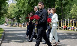 Präsident Wolodymyr Selenskyj legte in Odessa gemeinsam mit den südosteuropäischen Staats- und ...