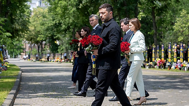 Präsident Wolodymyr Selenskyj legte in Odessa gemeinsam mit den südosteuropäischen Staats- und ...