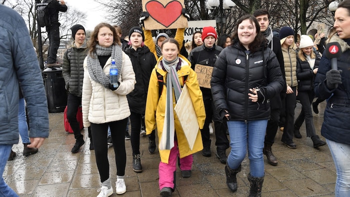 Beata (links) mit ihrer Schwester Greta Thunberg beim Klima-Protest 2019 in Stockholm