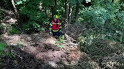Der betagte Spaziergänger steckte in diesem Reisighaufen fest