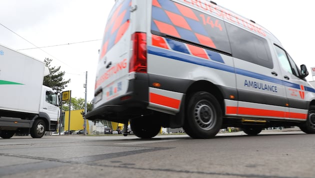 Einsatzkräfte und Spitäler werden koordiniert, um viele Verletzte gleichzeitig zu versorgen.