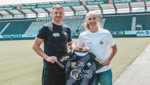 Sportchef Tobias Thies mit Neuverpflichtung Flavia Lüscher.