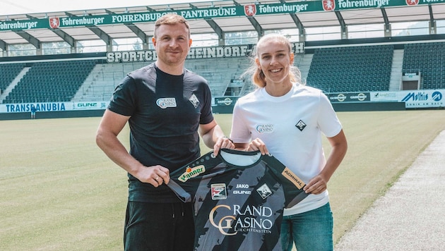 Sportchef Tobias Thies mit Neuverpflichtung Flavia Lüscher.