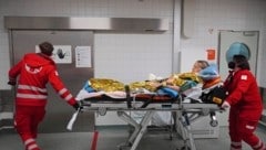 Jetzt muss alles schnell gehen, viele (unechte) Patienten werden eingeliefert.