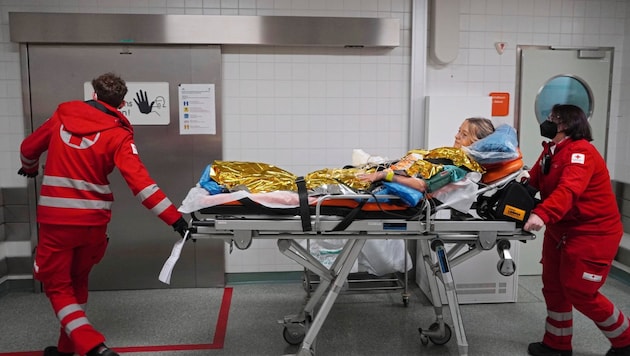 Jetzt muss alles schnell gehen, viele (unechte) Patienten werden eingeliefert.