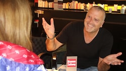 Tirols Bestsellerautor Bernhard Aichner im Gespräch mit der „Krone“ in der Innsbrucker ...
