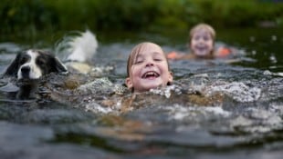 Ein Sommer, der uns alle auf Trab hält: Österreich steht vor einer echten Wetter-Achterbahn! ...