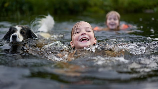 Ein Sommer, der uns alle auf Trab hält: Österreich steht vor einer echten Wetter-Achterbahn! ...