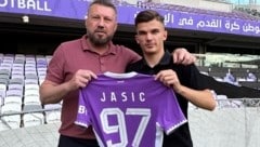 Adis Jasic (re.) mit seinem Manager Ado Fazlic bei der Präsentation.