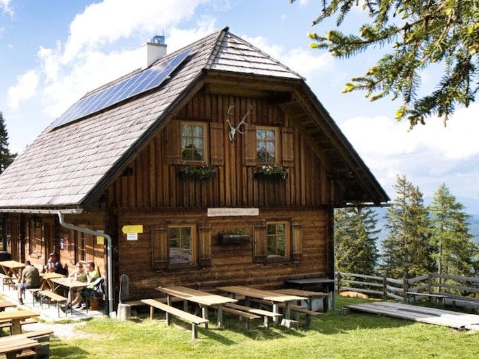 Die Bernsteinhütte strahlt eine ganz besondere Atmosphäre aus.