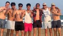 Die SAK-Spieler Konrad-Larionows, Najebullah, Ötztürk, Sulejman, Schuster, Griessner und Gallei ...