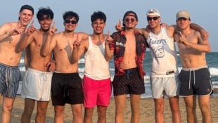 Die SAK-Spieler Konrad-Larionows, Najebullah, Ötztürk, Sulejman, Schuster, Griessner und Gallei ...
