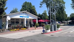 Der Konzern investiert mittlerweile vor allem in Fünf-Stern-Campinganlagen (oben). In Klagenfurt ...