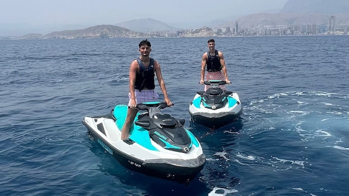 Die Bürmooser Ugrinovic (li.) und Suljic genossen die Brise im spanischen Alicante.
