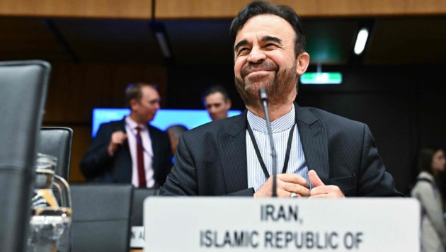Der iranische Botschafter bei der Internationalen Atomenergiebehörde (IAEA), Reza Najafi fordert ...