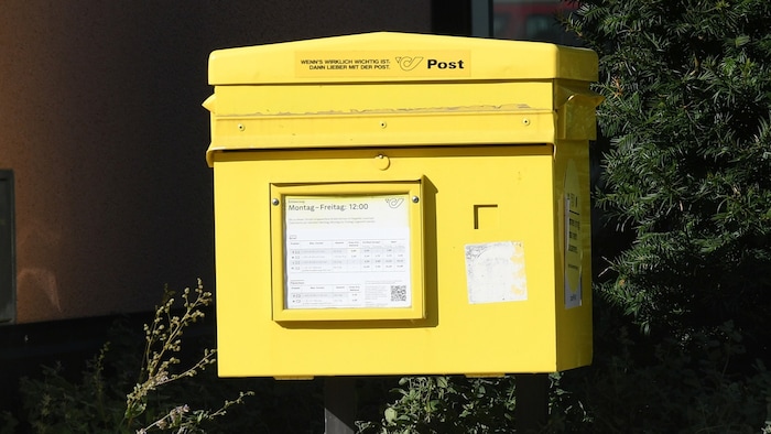 Der Angeklagte signierte Rückscheine und warf sie in den Briefkasten.