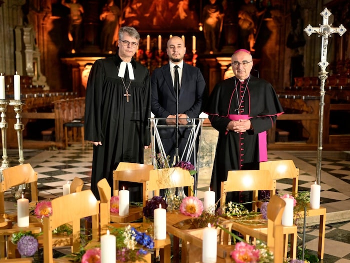 Katholische, evangelische und muslimische Würdenträger gestern Abend im Stephansdom vereint in ...