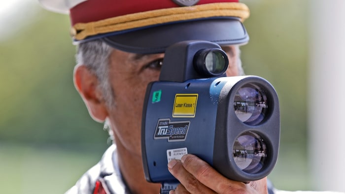 Der Lenker wurde mit einem Lasergerät erwischt (Symbolbild).