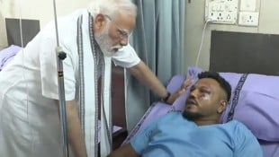 Indiens Premierminister Narendra Modi besuchte den Überlebenden Vishwash Kumar Ramesh im ...