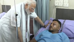 Indiens Premierminister Narendra Modi besuchte den Überlebenden Vishwash Kumar Ramesh im ...