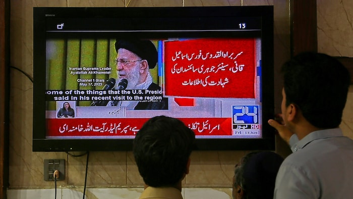 Pakistaner verfolgen aufmerksam die Berichterstattung über den „Krieg“ im Iran.