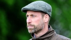 Prinz William ganz britisch: Mit Schiebermütze und Barbour-Jacke zeigt sich der Thronfolger im ...