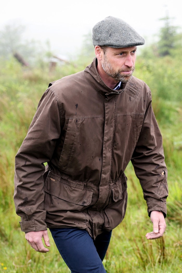 Mit Gummistiefeln, brauner Jacke und Flatcap hat sich Prinz William bei seinem jüngsten Auftritt ...