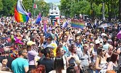Bis zu 300.000 Menschen ziehen am Samstag um den Ring