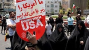 Iranische Frauen protestieren in Teheran gegen israelische Luftangriffe