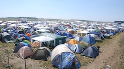 Ob abseits der Bühnen oder mitten im Trubel – die Stimmung ist entspannt.
