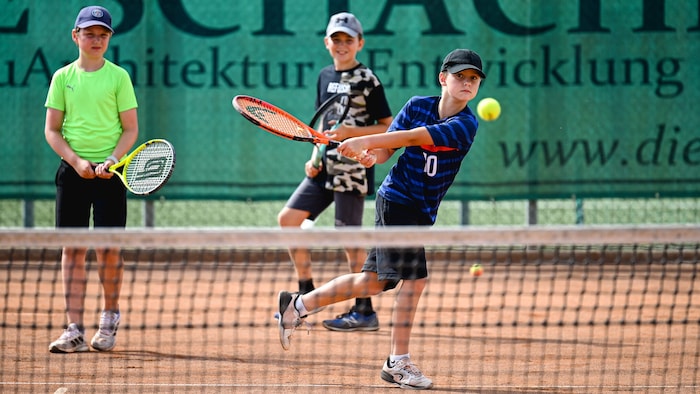 Auch Tennis wird für die Kinder zwischen 7 und 12 Jahren wieder angeboten.
