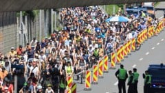 Rund 700 Demonstranten fuhren über die Autobahn.