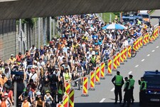 Rund 700 Demonstranten fuhren über die Autobahn.