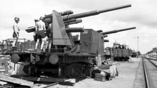 Kurt Kramer wurde auch als Flak-Kanonier ausgebildet. Das Bild zeigt eine Eisenbahn-Flak an der ...