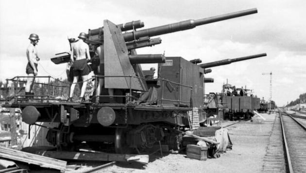 Kurt Kramer wurde auch als Flak-Kanonier ausgebildet. Das Bild zeigt eine Eisenbahn-Flak an der ...