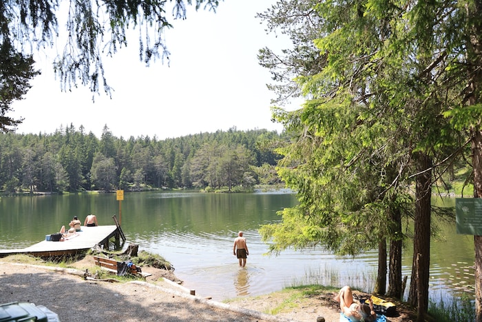 Das Naturjuwel Möserer See ist beliebt bei den „Wasserratten“, die Schwimmbäder meiden.