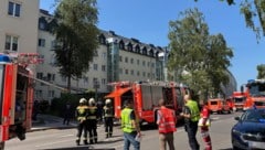 Der Großeinsatz lockte zahlreiche Schaulustige an.